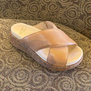 Dansko - Bridget Honey - Multiple Sizes (NEW W/ BOX)